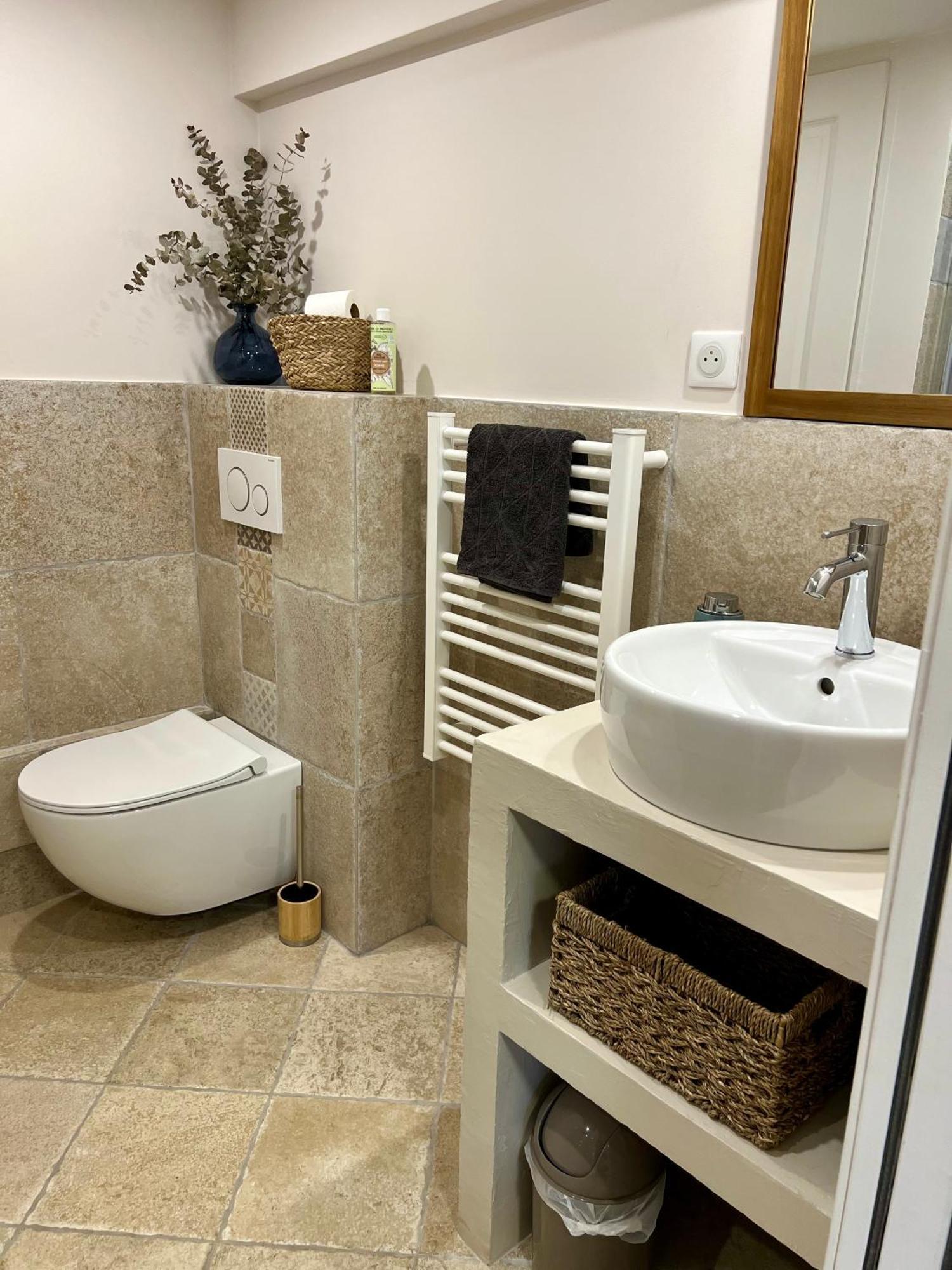 Studio With Private Car Park And Air Con Valbonne Exteriör bild