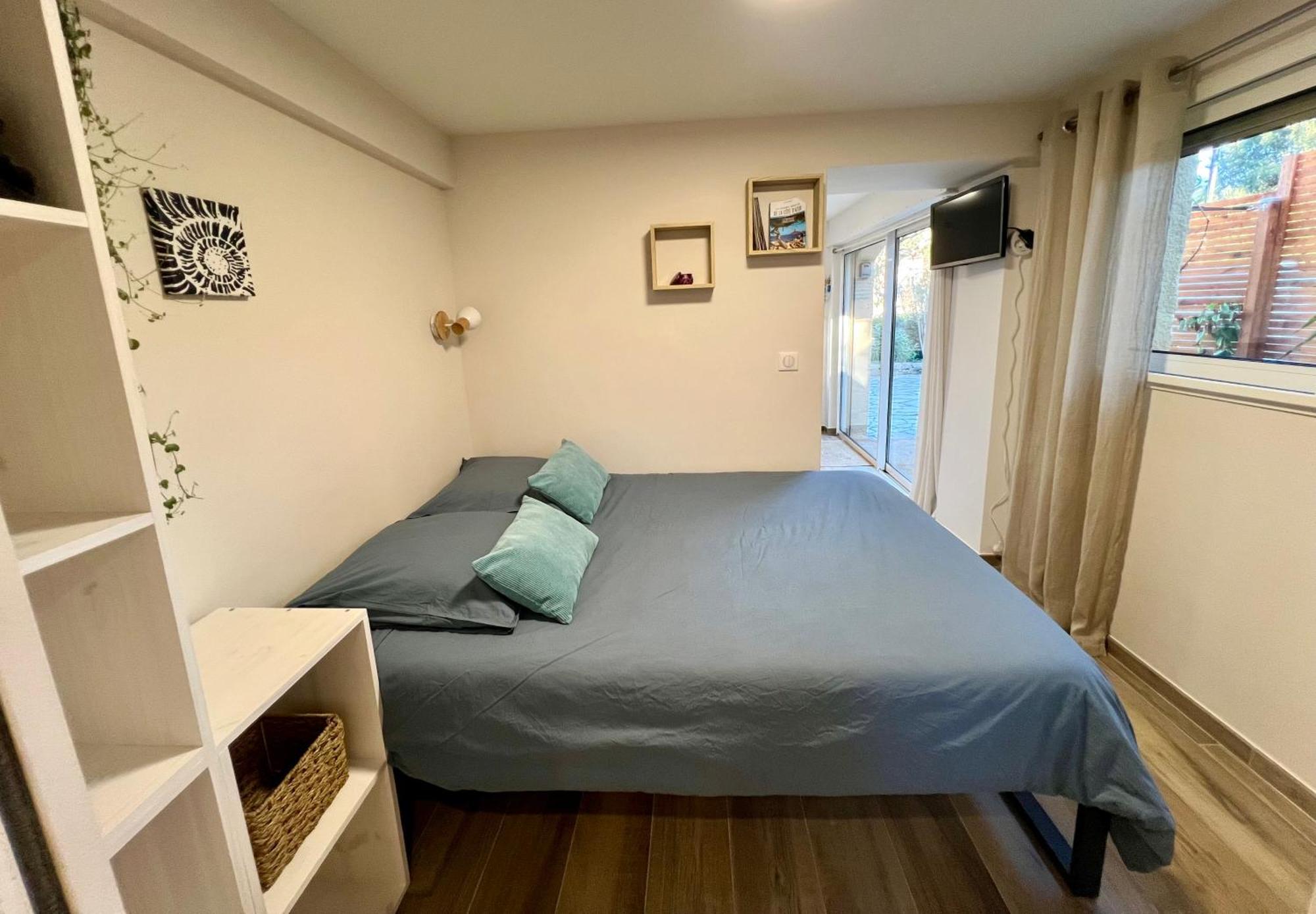 Studio With Private Car Park And Air Con Valbonne Exteriör bild